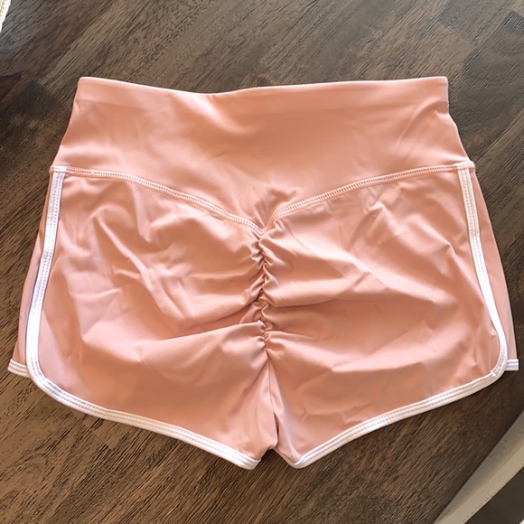 NWT 🍑Pink Scrunch Workout Shorts - Picture 4 of 5